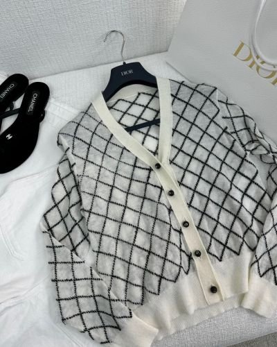 Discover the Luxury of Alpaca Blend Knit Wear